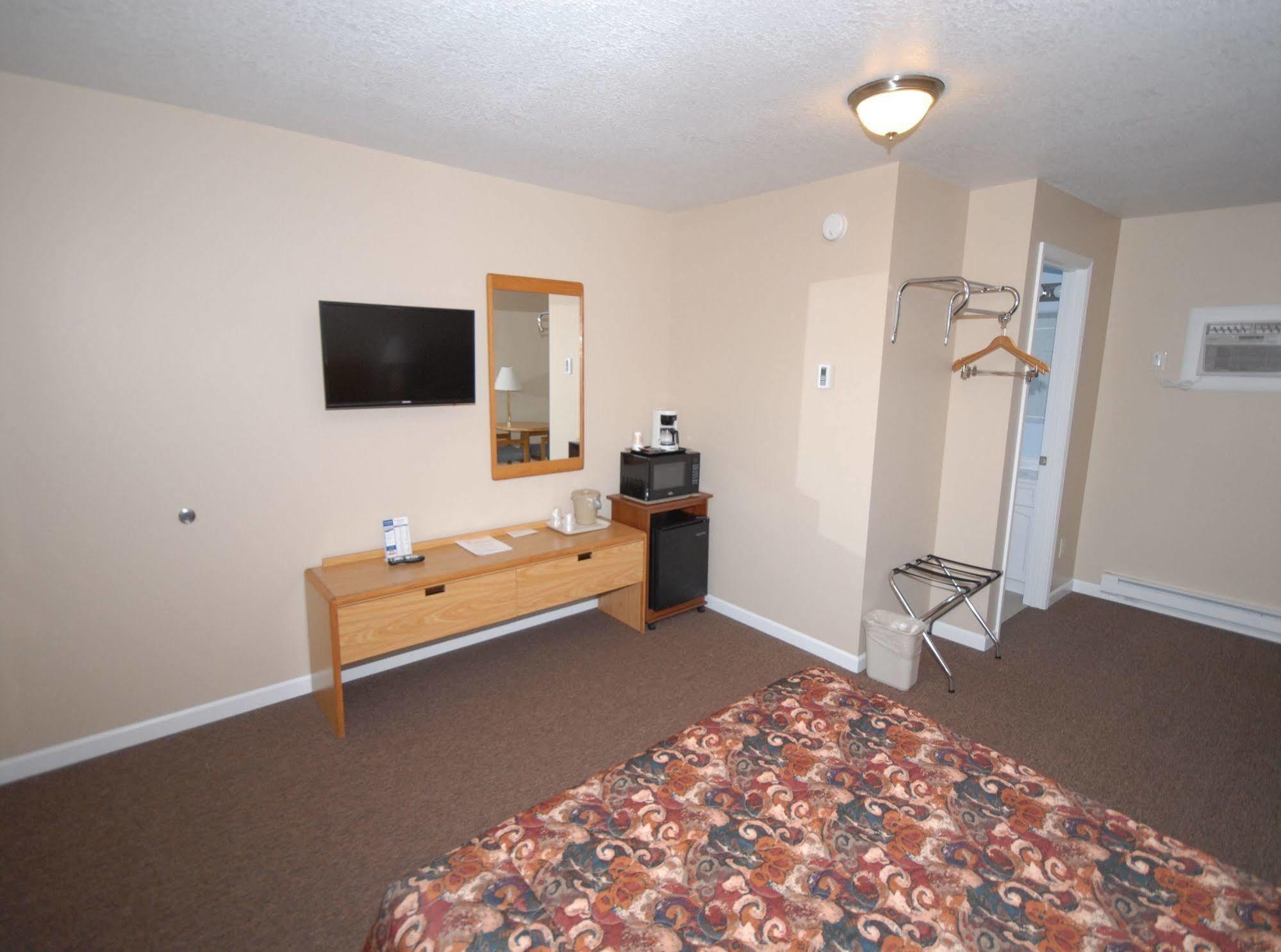 Wayside Motel Saint Ignace Exterior photo